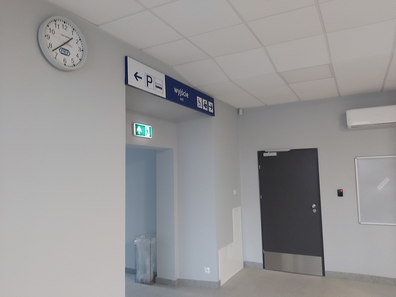 Zegar wewnętrzny
Profil 740 w poczekalni stacji PKP