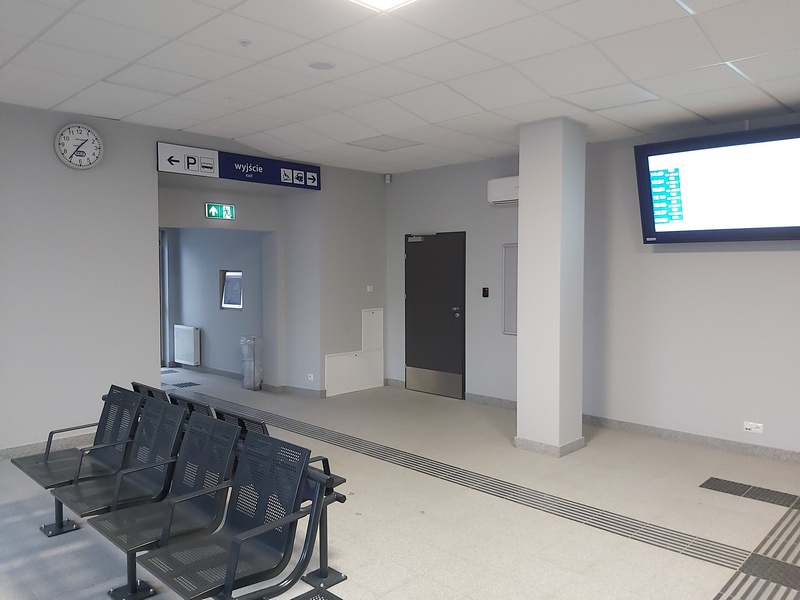 Zegar
wewnętrzny Profil 740 w poczekalni stacji PKP